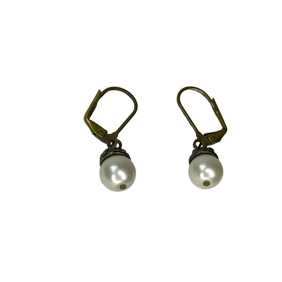Earrings gold tone burnished with faux pearl drops pierced classic versatile - Picture 2 of 7
